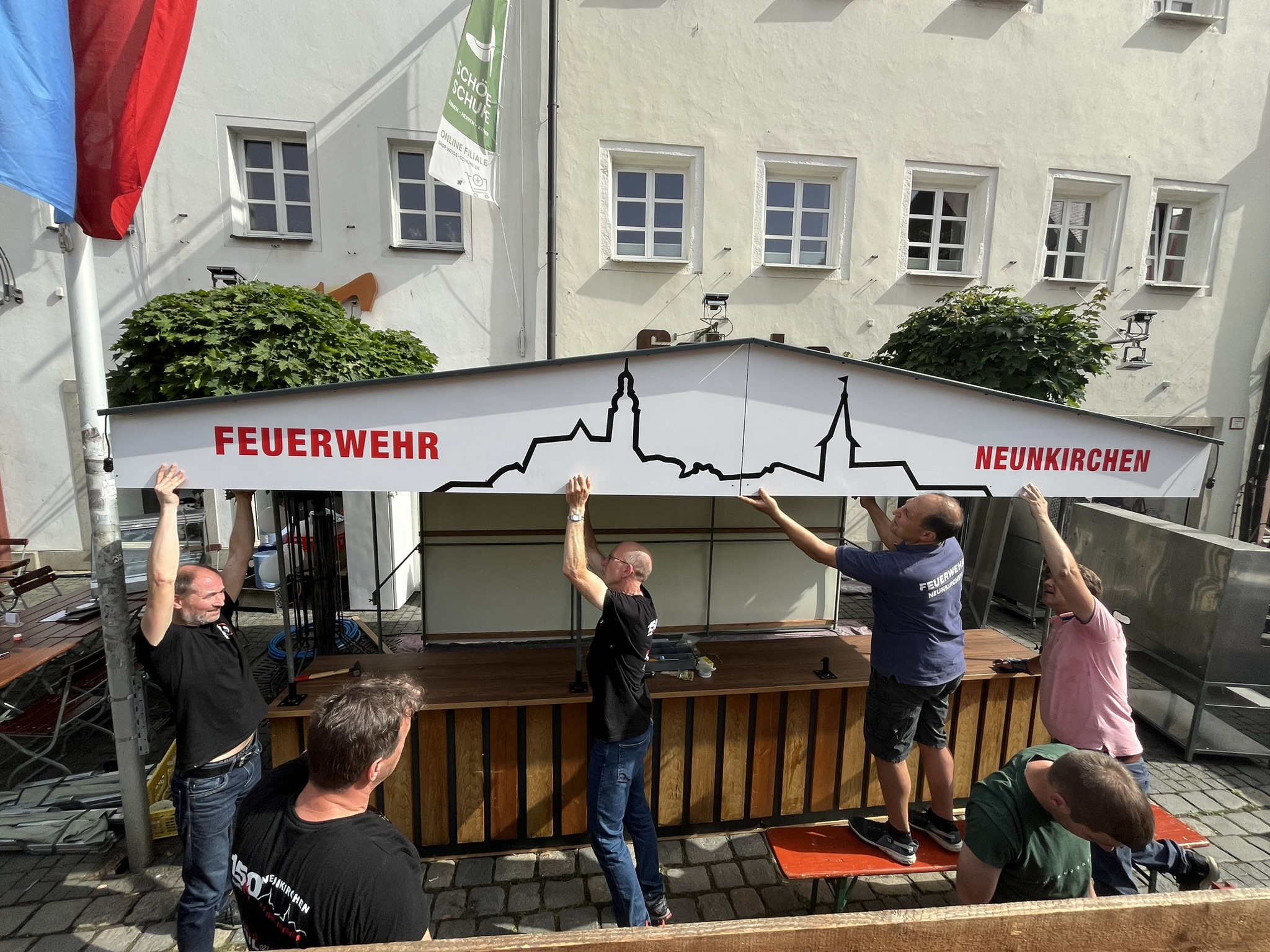 29. und 30. Juli: Teilnahme am Weidener Bürgerfest und Montage des neuen Giebels